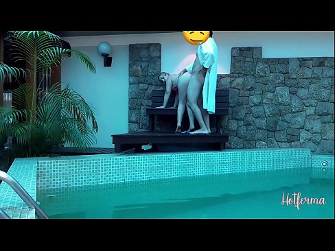 ❤️ Oga pe iranṣẹbinrin si awọn pool, sugbon ko le koju kan gbona ❌  si wa ❌❤